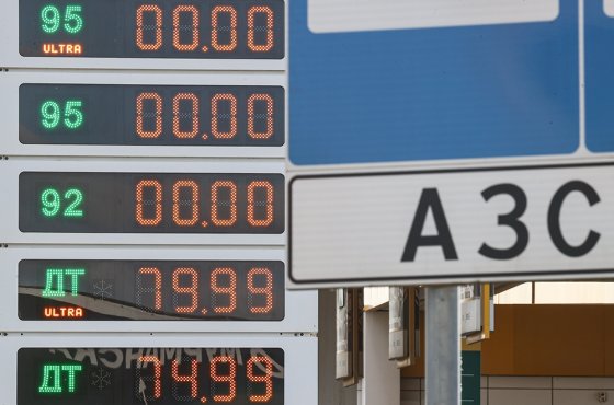 Los precios de la gasolina se han detenido, pero el diésel ha comenzado a encarecerse. ¿Debemos esperar un respiro en las estaciones de servicio para fin de año?