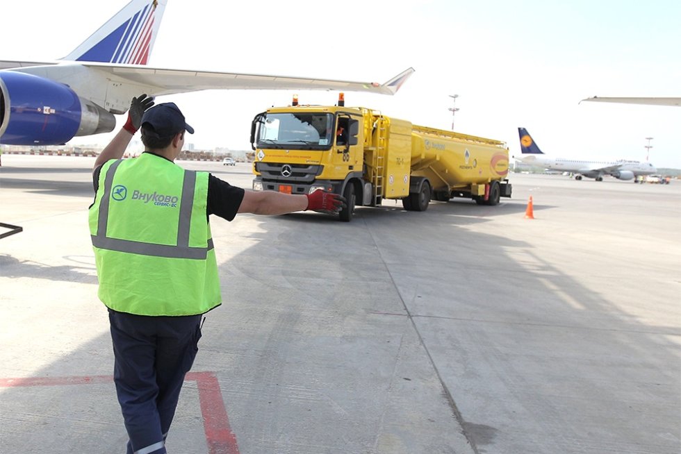 En Rusia prohibieron la exportación de combustible de aviación hasta diciembre